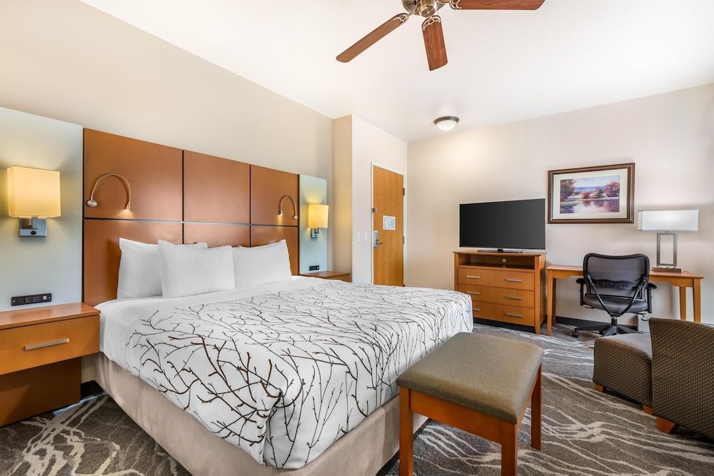 Best Western Plus Silver Saddle Inn 1