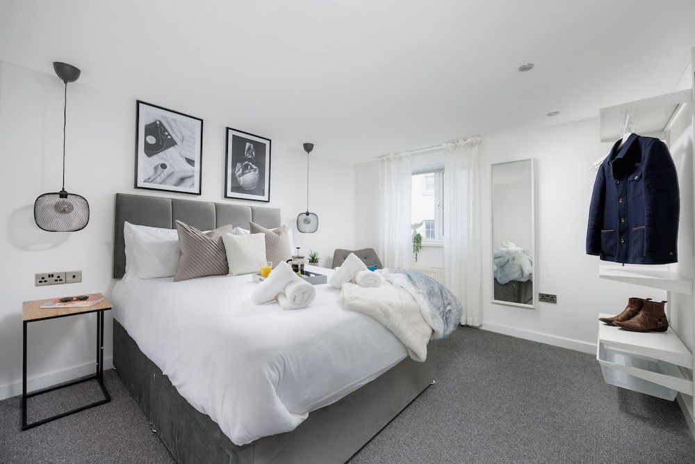 Central Plymouth 2Bed Apartment-Sleeps 4 1