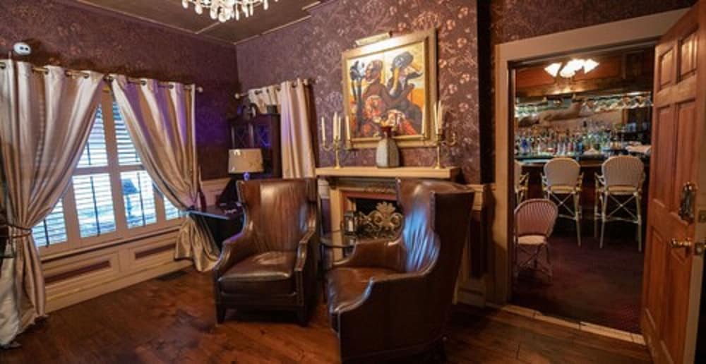 Casablanca Inn on the Bay- Exclusively for Guests 21 & Over 2