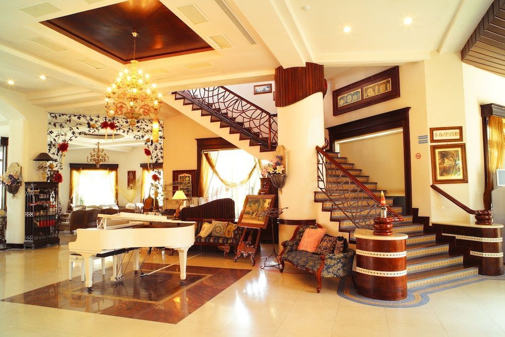 Shangrila Boutique Hotel 2