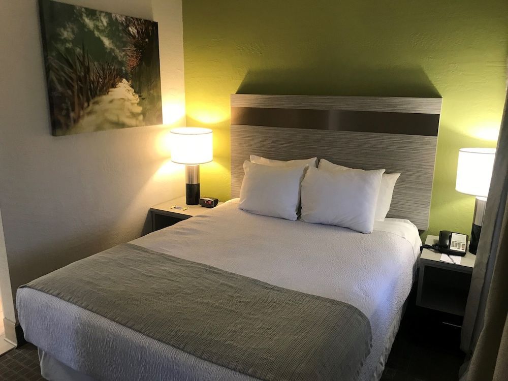 SureStay InnSuites Phoenix Hotel & Suites by Best Western 2