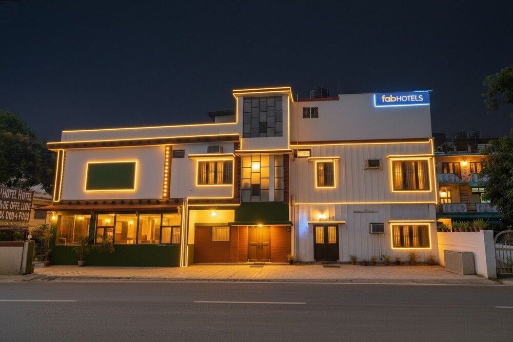 FabHotel Limewood 1
