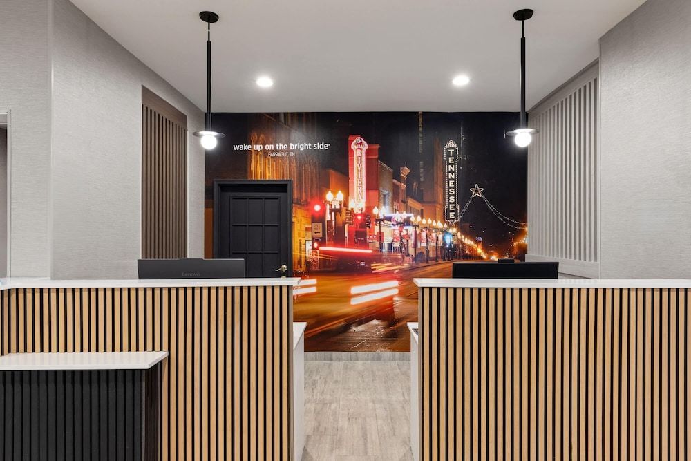 La Quinta Inn & Suites by Wyndam Knoxville West 2