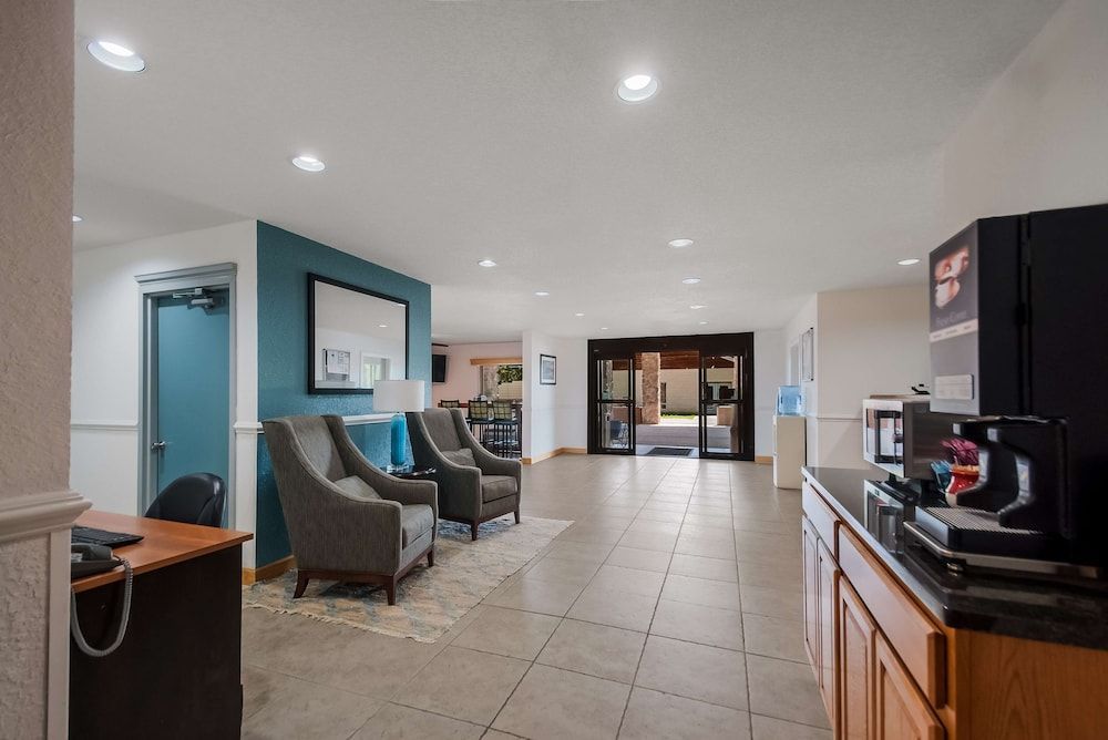 SureStay Plus Hotel by Best Western Berkeley Springs 2