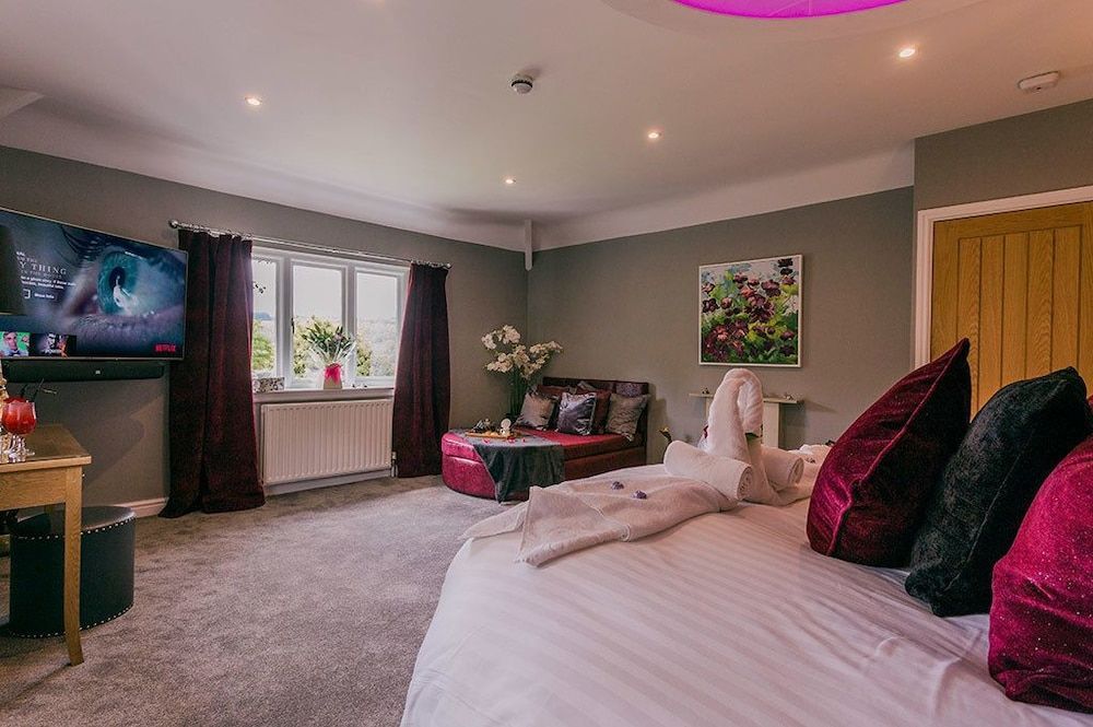 Aphrodites Group - Luxury Hot Tub Suites in Central Lake District! 2