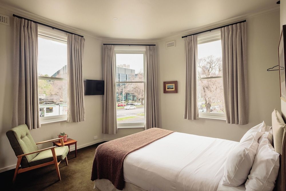 Naughtons Hotel 2