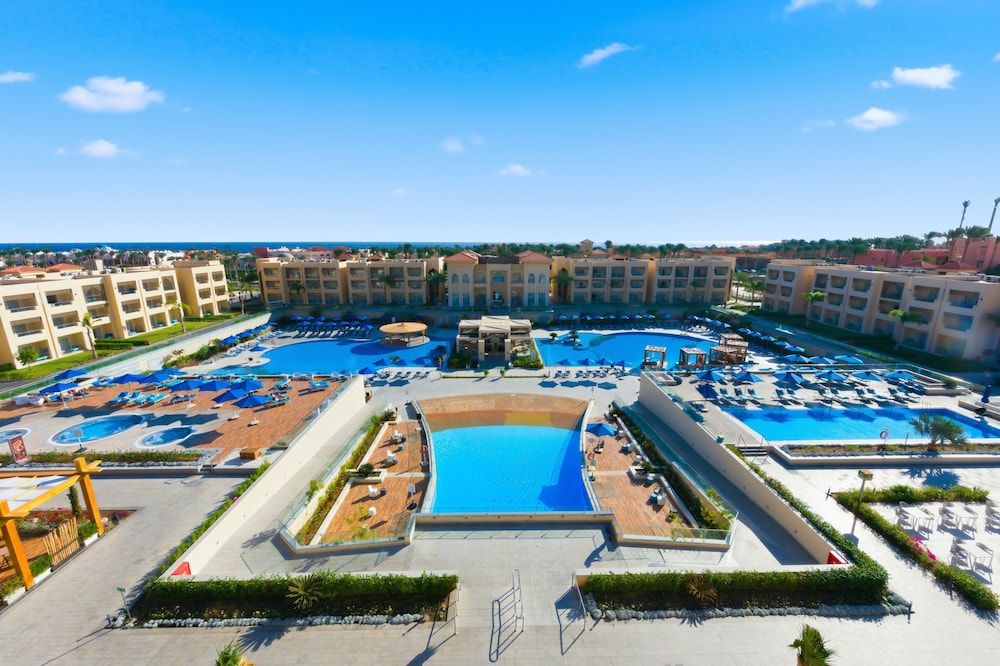 Cleopatra Luxury Resort Sharm – Adults Only 16 plus 1