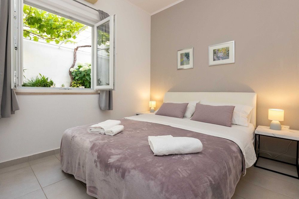 Rooms Batina 1