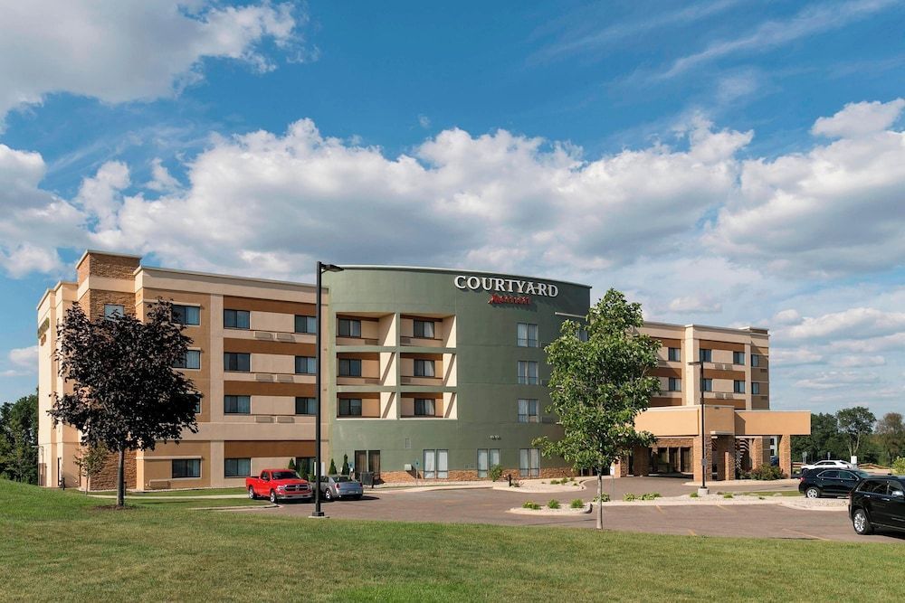 Courtyard by Marriott Battle Creek 1