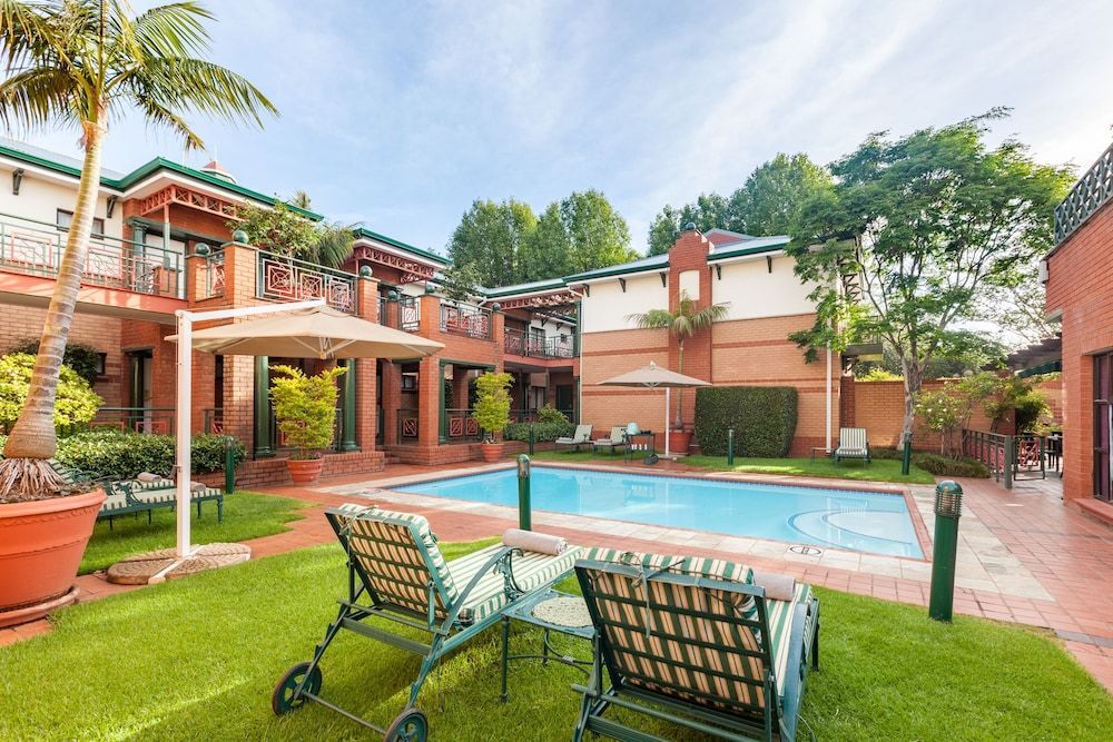 Courtyard Hotel Rosebank 1