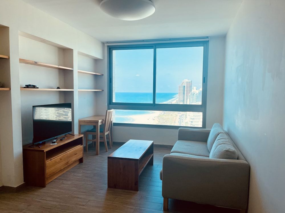 Carmel Holiday Apartments 2