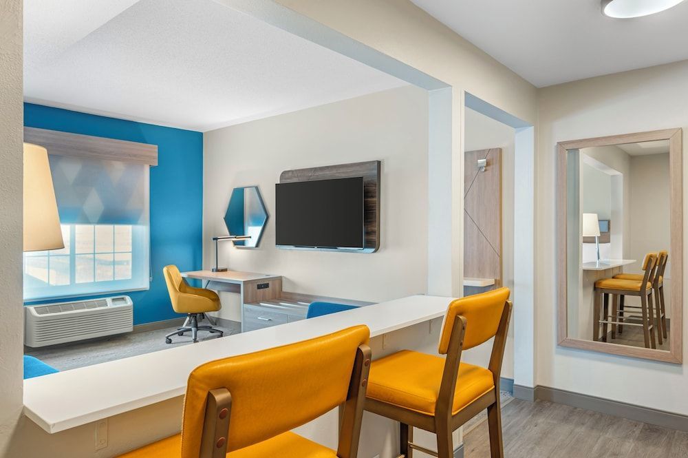 Holiday Inn Express & Suites INDIANAPOLIS - EAST by IHG 2