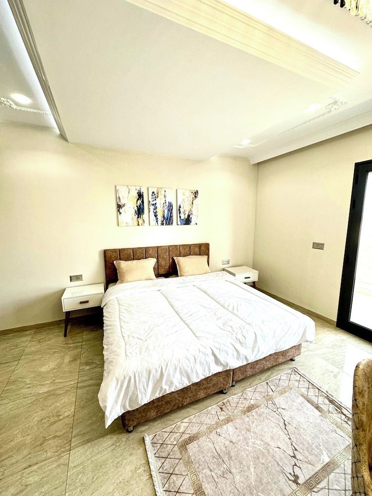 Luxury 3 Bedrooms Apartment Sea View 2