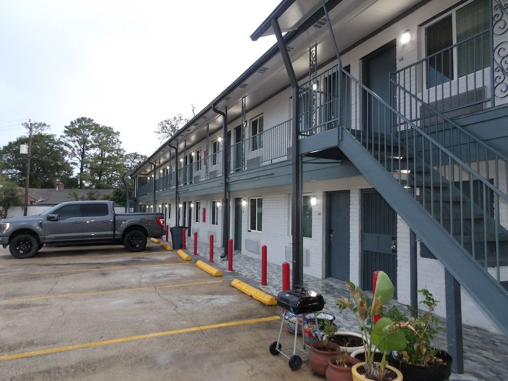 Southmore Boulevard Motel 1