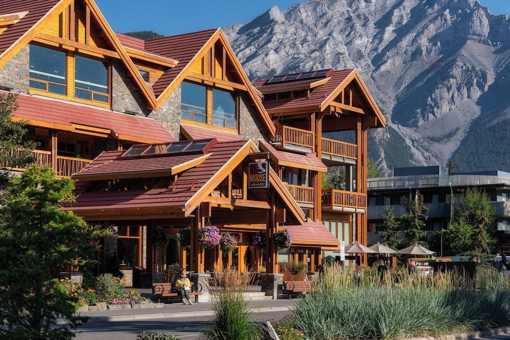 Moose Hotel and Suites 1