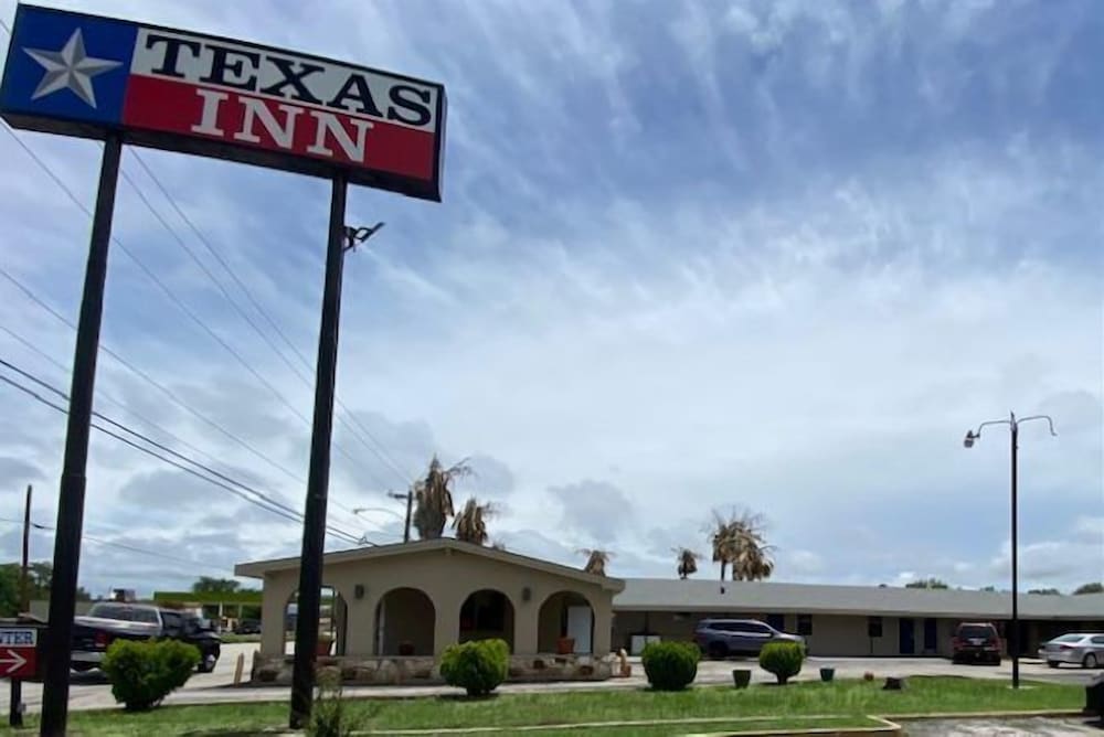 Texas Inn Seguin 1