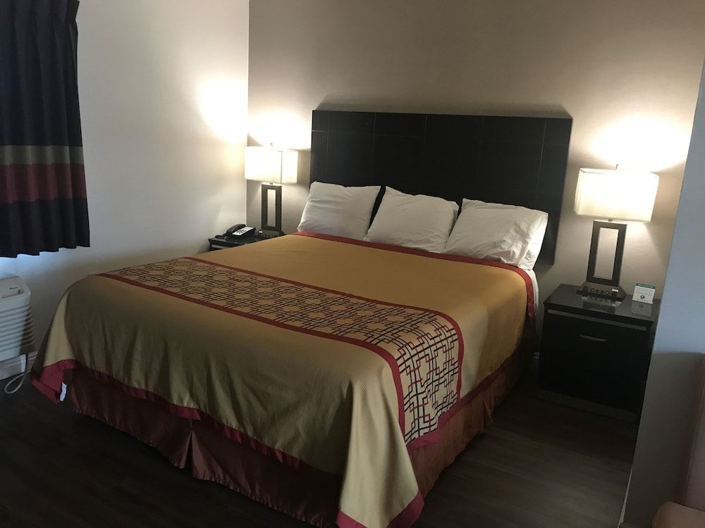 Manhattan Inn & Suites 2