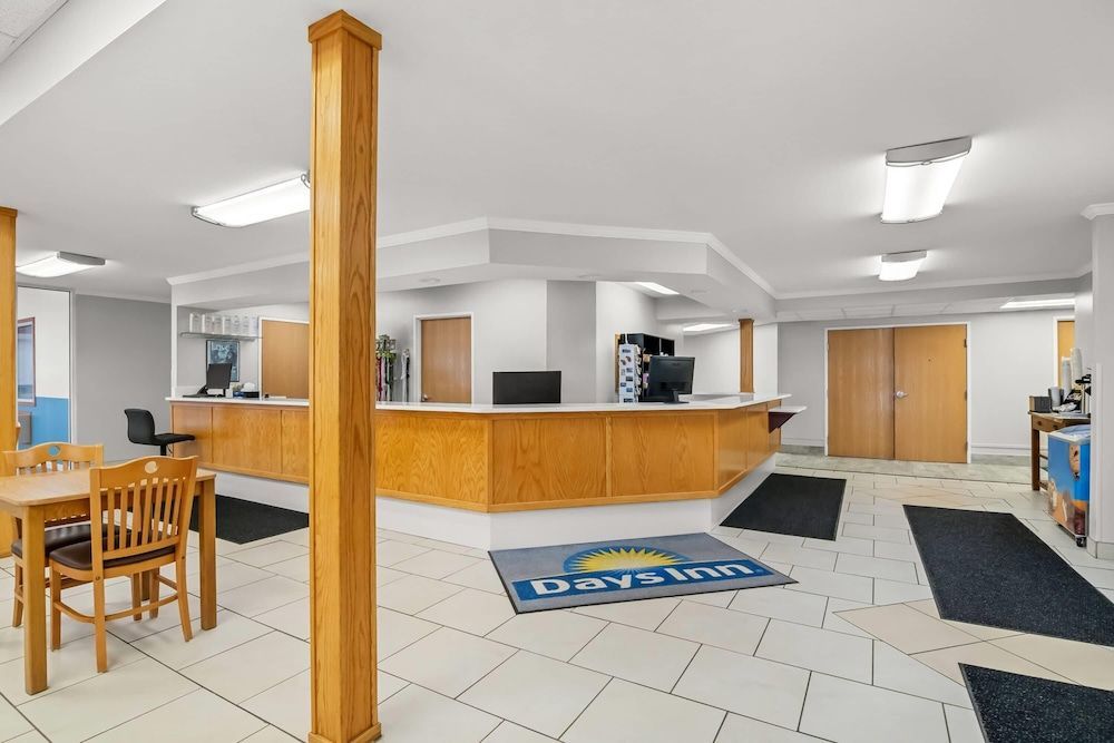 Days Inn by Wyndham Imlay City 2