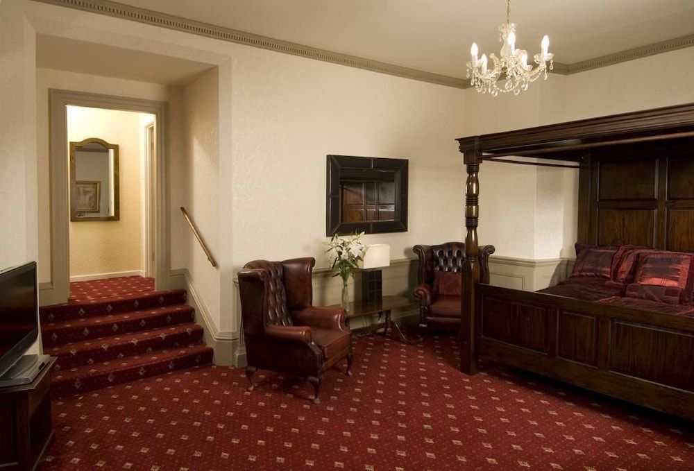 The Old Lodge 2