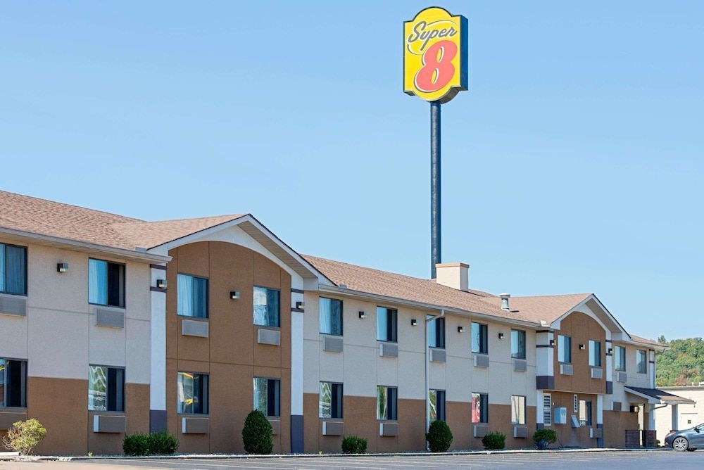 Super 8 by Wyndham Ripley 1