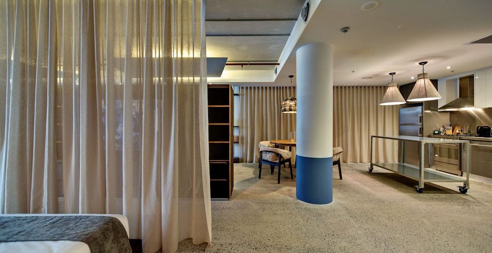 Zara Tower – Luxury Suites and Apartments 2