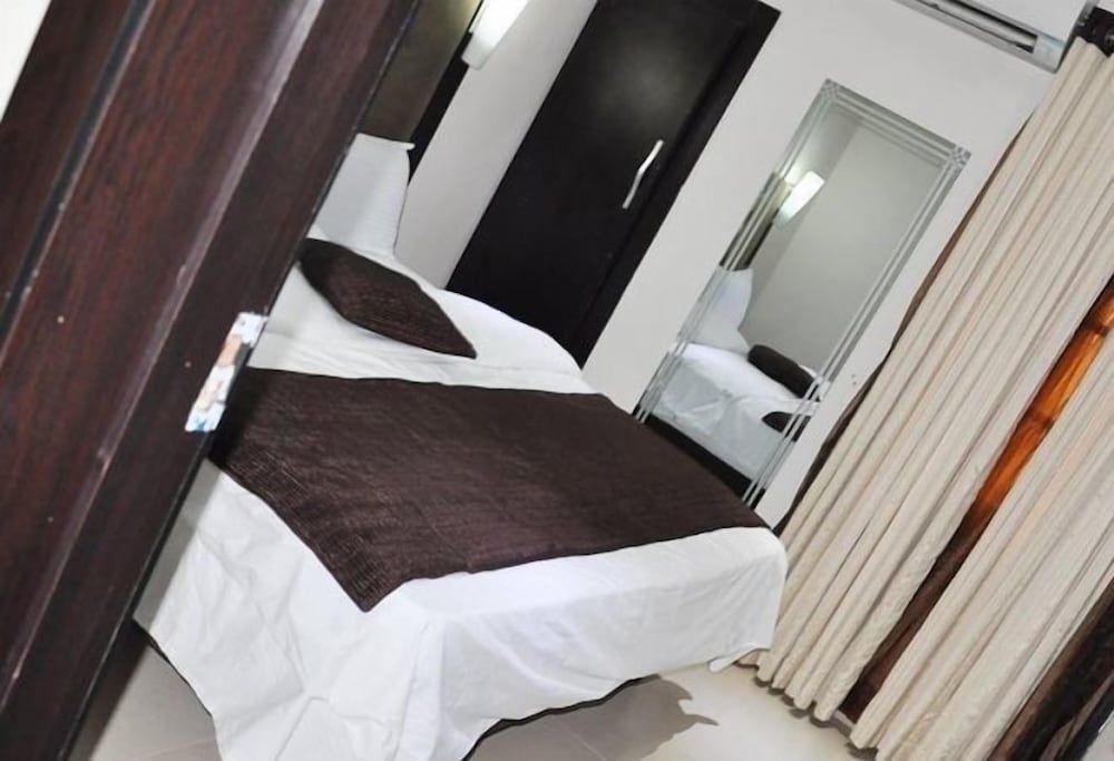 Wood Peckers Hotel 2