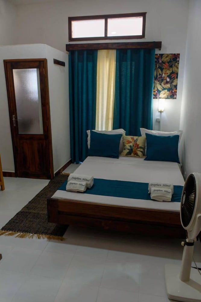 STEPHEN HOTEL 2