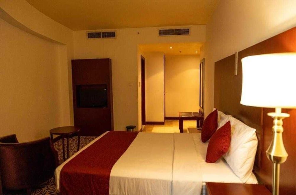 MRA GRAND HOTEL 2