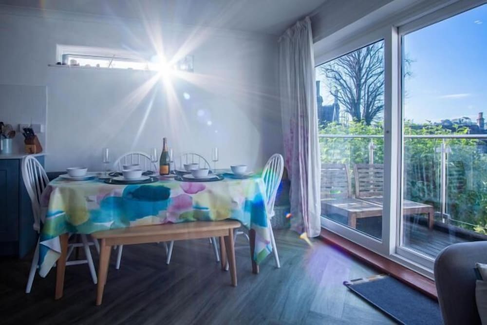 Footsteps - 2 Bedroom Apartment - Saundersfoot 2