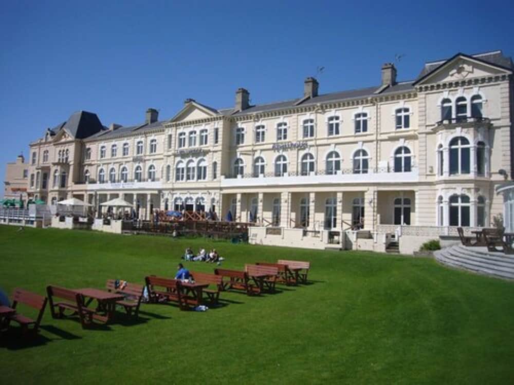 Royal Grosvenor Hotel 1