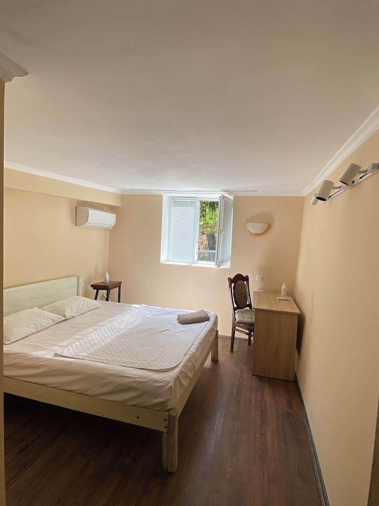Green House Guest house 2