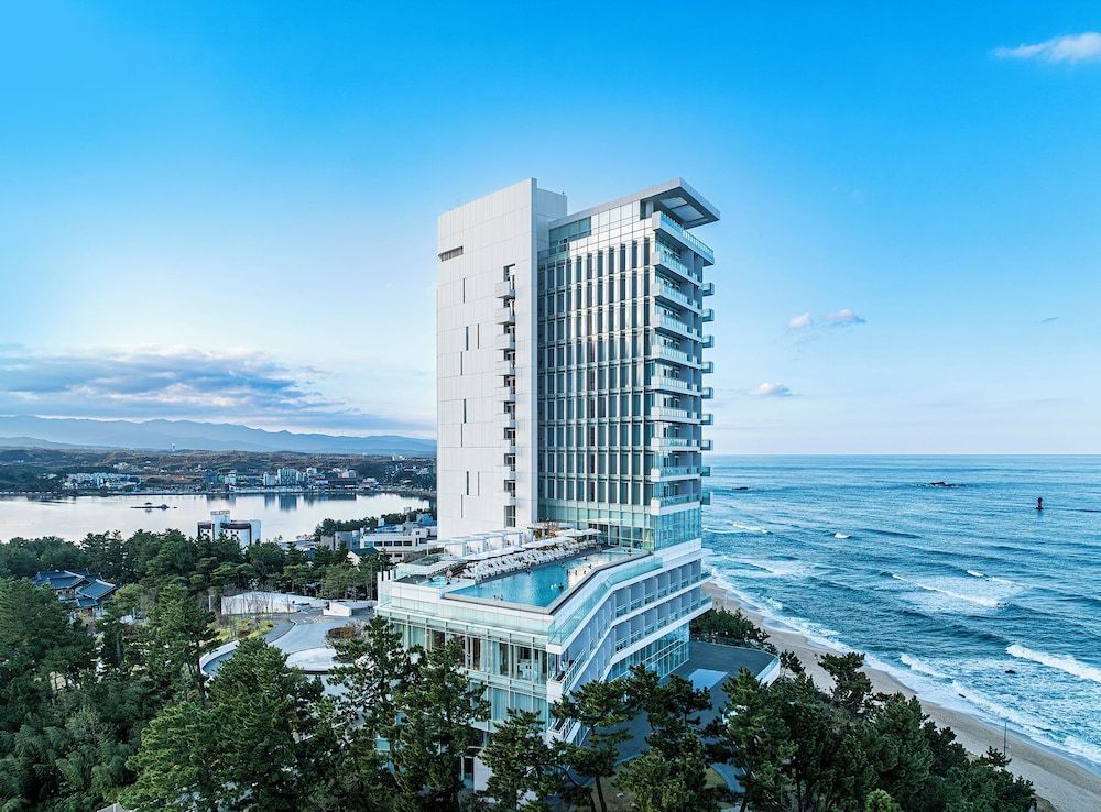 SEAMARQ HOTEL 1