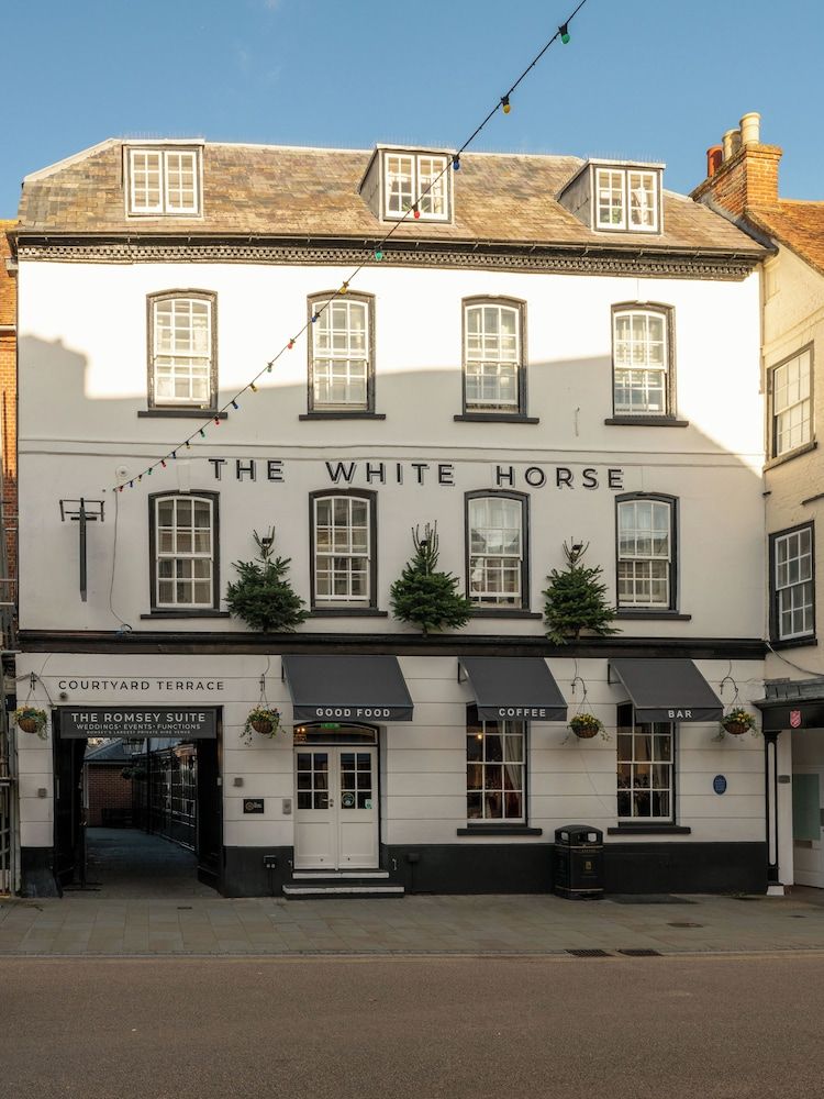 The White Horse Hotel, Romsey, Hampshire - The Coaching Inn Group 1