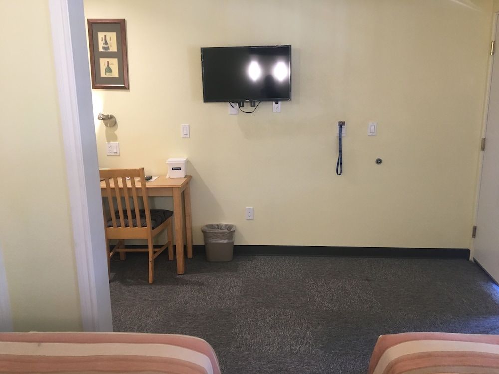 Travelodge by Wyndham Fairfield/Napa Valley 2
