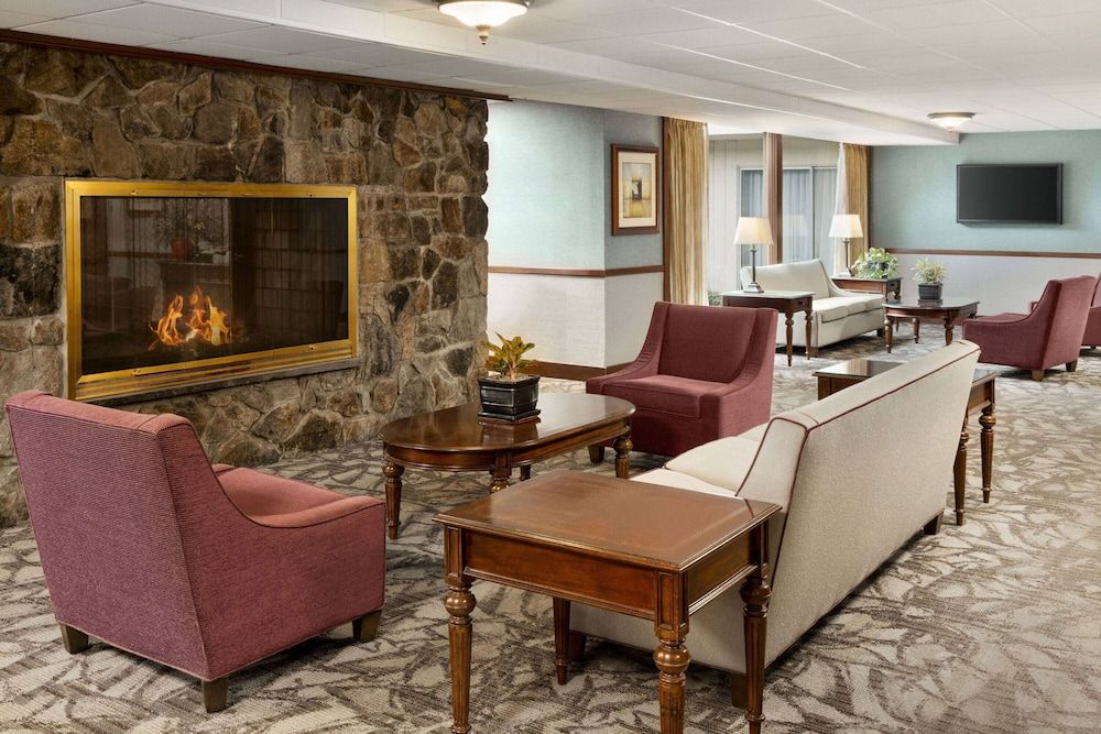 Ramada Plaza by Wyndham Portland 2