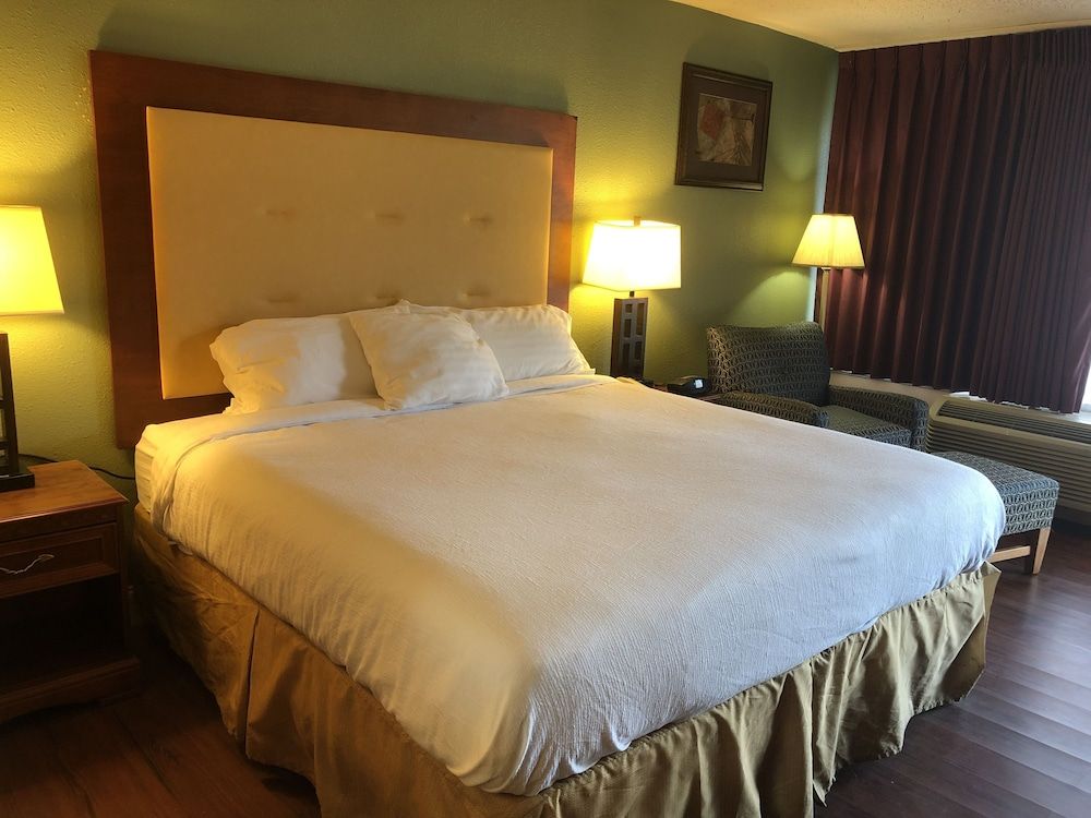 Express Airport Inn 1