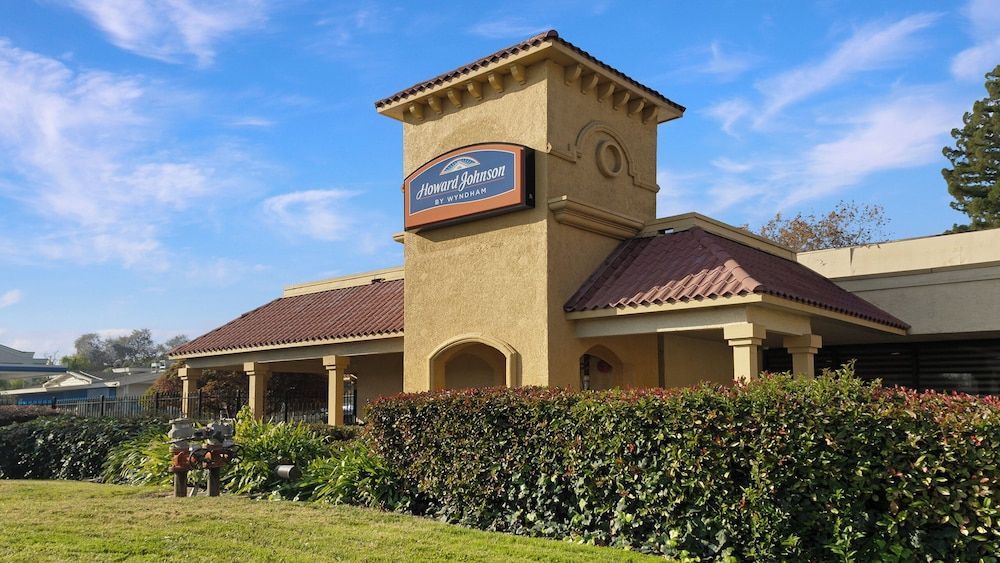 Howard Johnson by Wyndham Sacramento Downtown 1