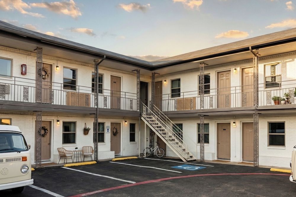 Exclusivo Inn by OYO Grand Prairie, TX 1