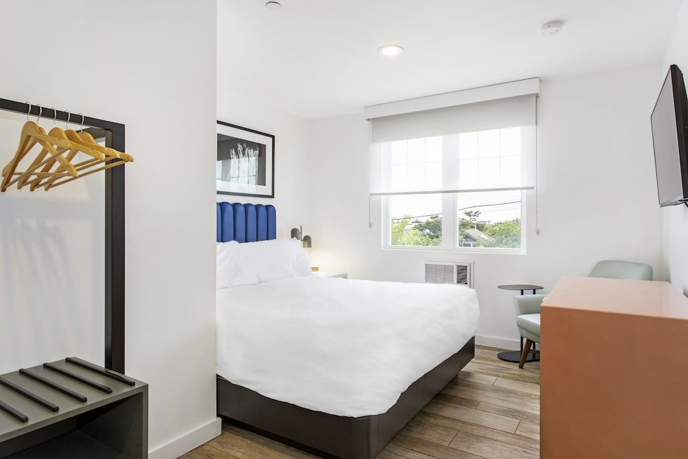 Grove Hotel 2