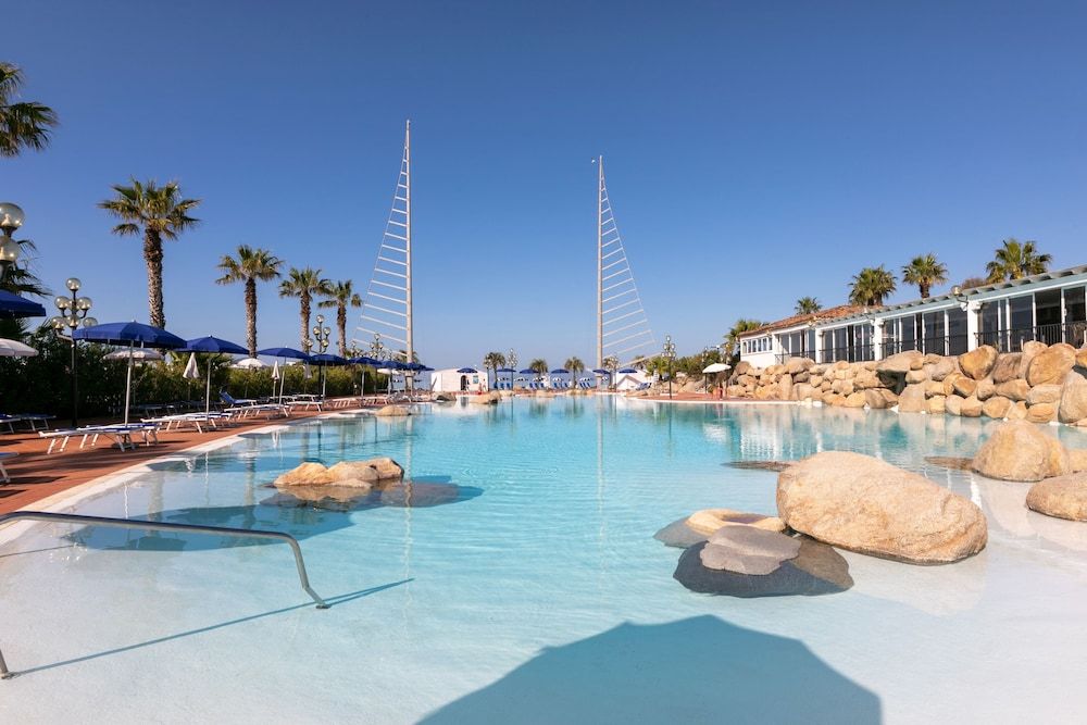 Phi Hotel Sighientu 1