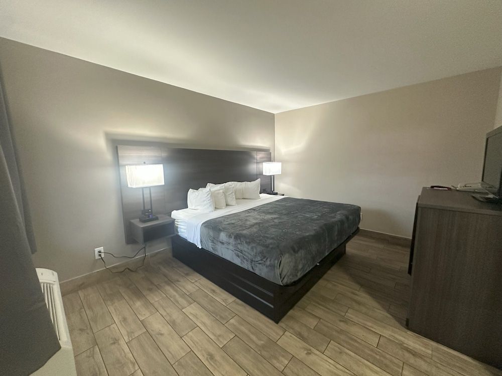 Econo Lodge St. Petersburg Central 2