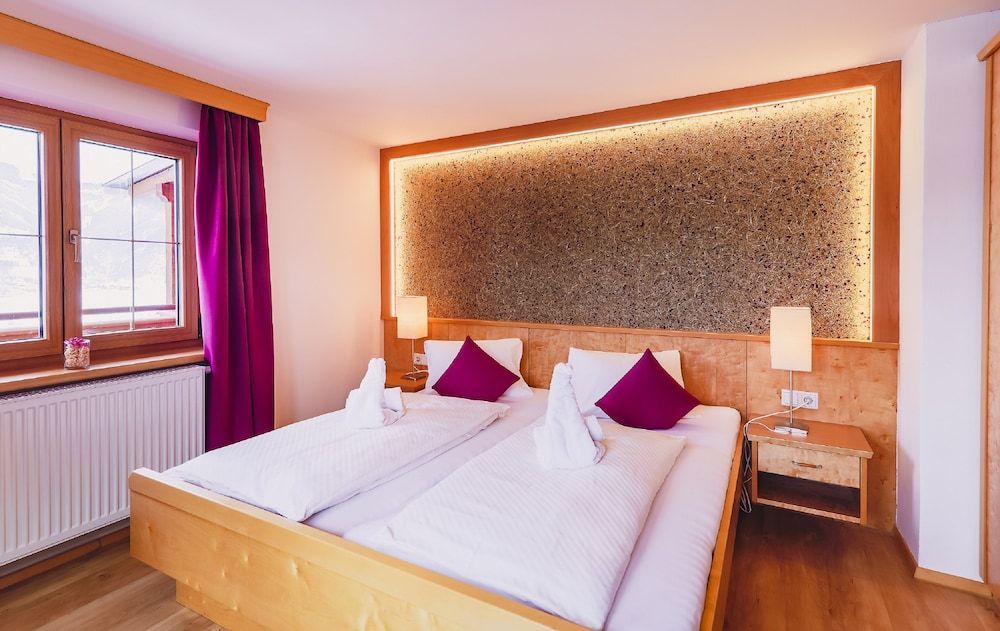 Panorama Hotel Guggenbichl - inkl Sommerkarte, einmaliger Eintritt ins Tauern Spa & bester Ausblick über Kaprun 2