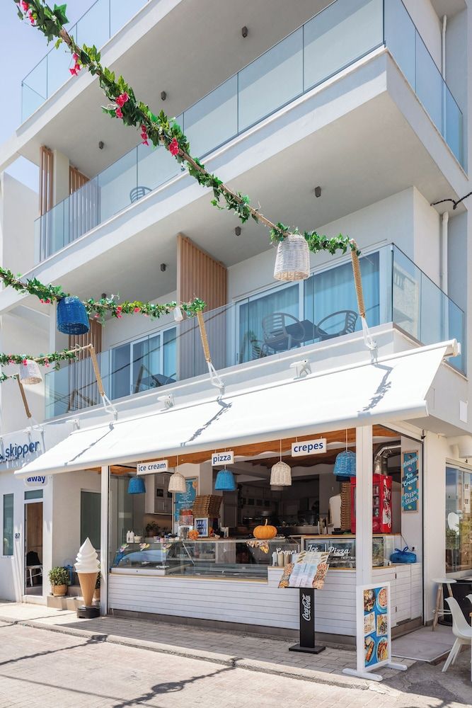 Skipper Beachfront Suites 2