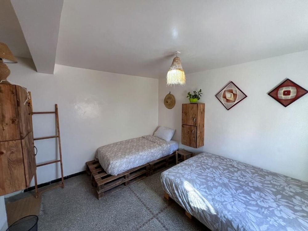 Jurassic Surf House Anza 2