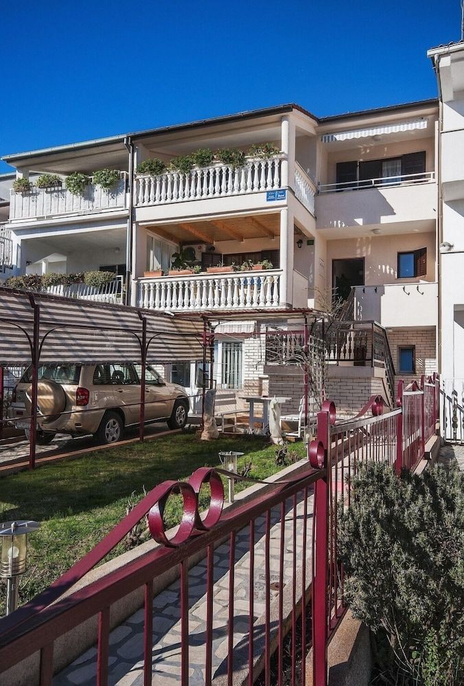 Apartment 43 1