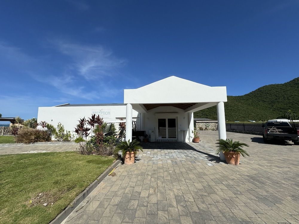 Le Domaine Anse Marcel Beach Resort 2