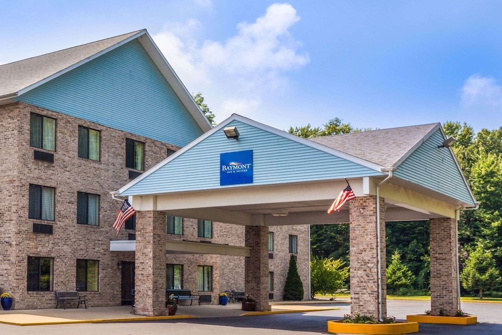 Baymont by Wyndham New Buffalo 1