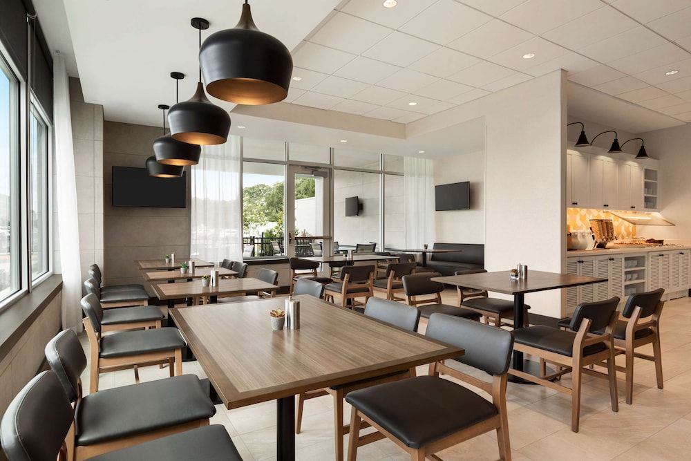 Hyatt Place Virginia Beach Town Center 1