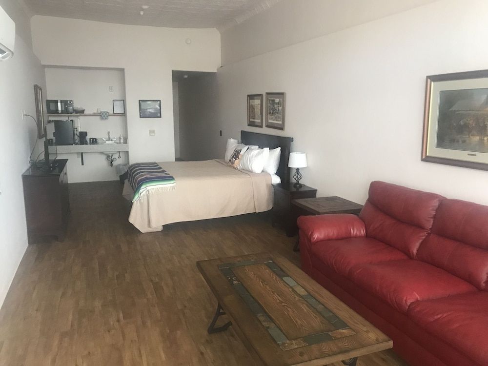 Katie's Cozy Suites 2