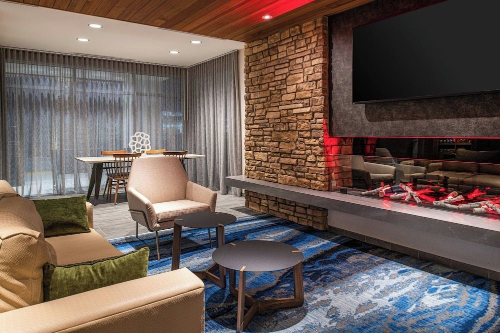 Fairfield by Marriott Inn & Suites Winters Davis 2